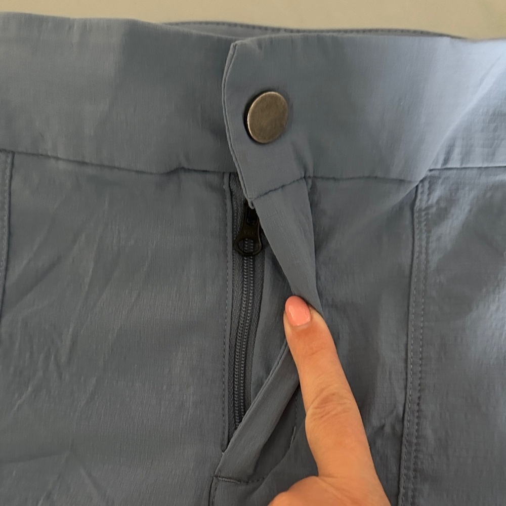 Athleta Trekkie Bermuda 2.0 Light Blue Women’s 8 Shorts Outdoors Hiking Casual - Picture 6 of 10